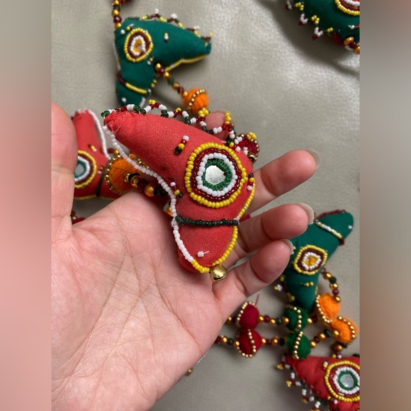 Prosperity Hens Multicolored Fair Trade 84 inches India - Picture 5 of 6